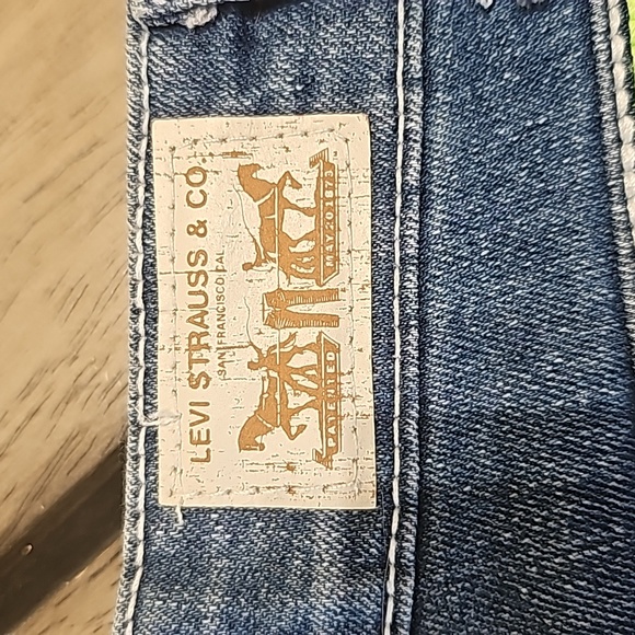 Levi's Midi Short Size 11 Lime Green and White stitching - Picture 5 of 9